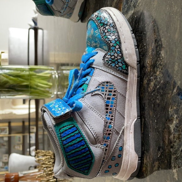 I love these shoes,sadly i grew out of them. - Picture 4 of 7